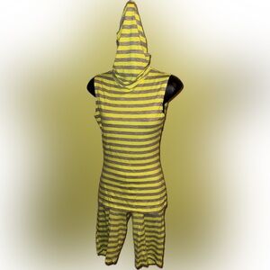 Women’s 2 pieces shirt and bikers shorts with attachable mask can be collar/mask
